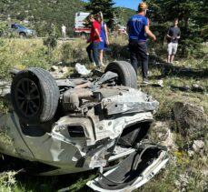 Kütahya'da şarampole devrilen otomobildeki 6 kişi yaralandı