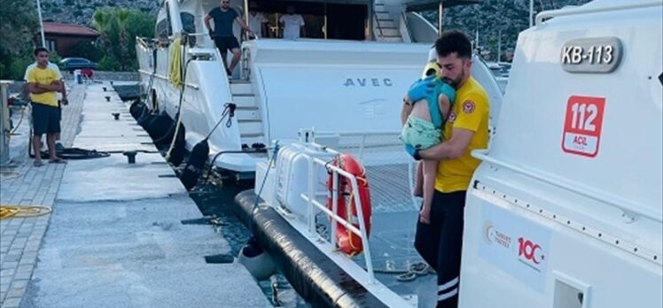 Marmaris açıklarındaki teknede yaralanan çocuğa tıbbi tahliye