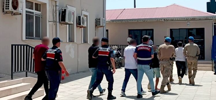 Mersin'de kadınları fuhşa zorladıkları iddiasıyla 8 zanlı tutuklandı