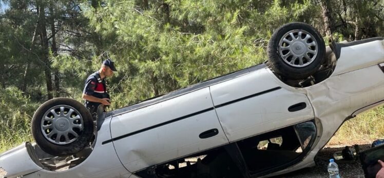 Mersin'de takla atan otomobilin sürücüsü öldü, 2 kişi yaralandı