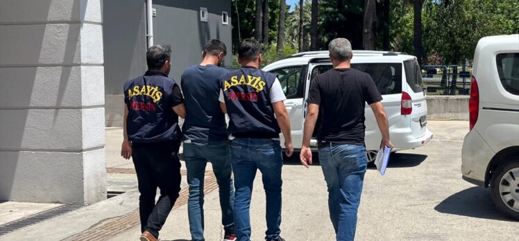 Mersin'de tırlardan hırsızlık yaparken yakalanan 2 zanlı tutuklandı