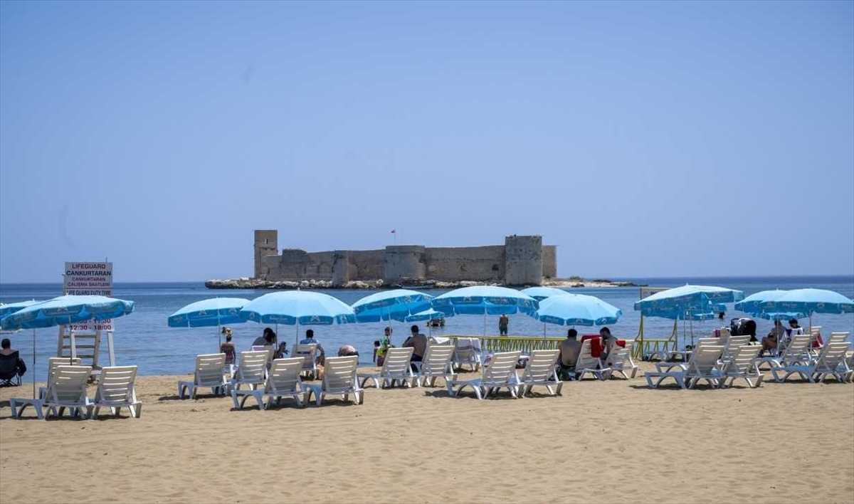 Mersin'in plajlarında turizm sezonu hazırlıkları tamamlandı