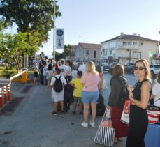 Midilli Adası'na geçişlerdeki bayram yoğunluğu sürüyor