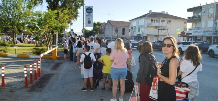 Midilli Adası'na geçişlerdeki bayram yoğunluğu sürüyor