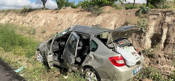 Nevşehir'de otomobil devrildi, YKS'ye girecek öğrencinin de arasında bulunduğu 4 kişi yaralandı