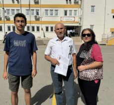 Okuduğu lisede 62 yaşında YKS'ye giren babasının sınav heyecanını paylaştı