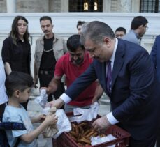 Sağlık Bakanı Fahrettin Koca, bayram namazını Süleymaniye Camisi'nde kıldı