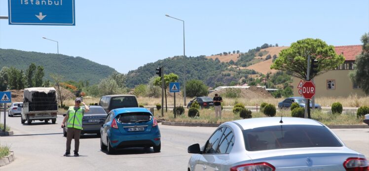 Samsun-Ankara kara yolu Havza geçişinde bayram dönüşü yoğunluğu