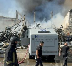 GÜNCELLEME – Samsun'da iki fabrikada etkili olan yangın söndürülmeye çalışılıyor