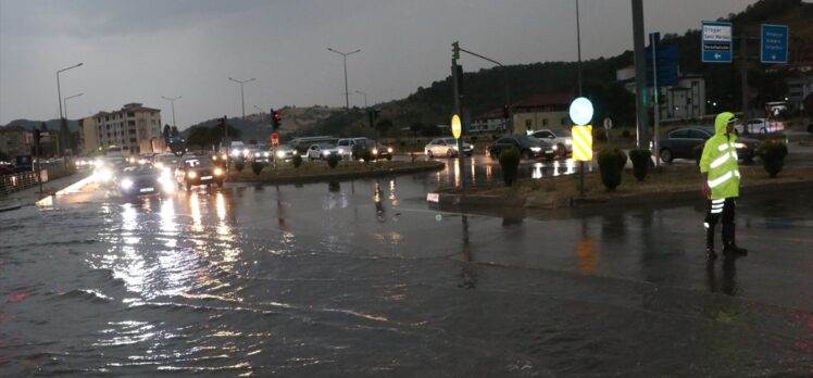 Samsun'da sağanak ve dolu etkili oldu