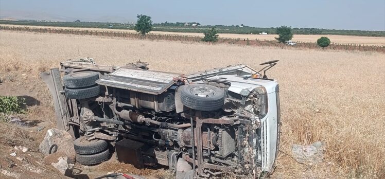 Şanlıurfa'da kamyonet ile panelvanın çarpıştığı kazada 1 kişi öldü, 2 kişi yaralandı