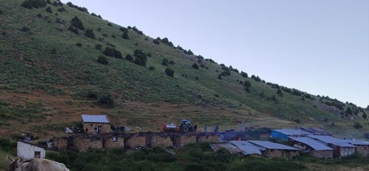 Sivas'ta çıkan yangında 5 yayla evi kullanılamaz hale geldi