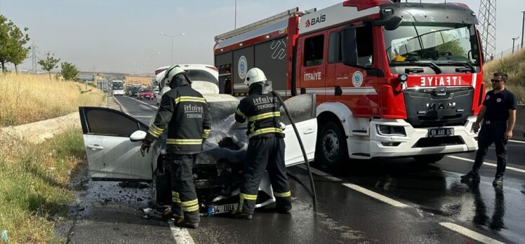 Tekirdağ'da seyir halindeyken yanan araç kullanılamaz hale geldi