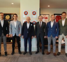 TFF Başkanı Büyükekşi, EURO 2024'e gidecek hakemlerle buluştu