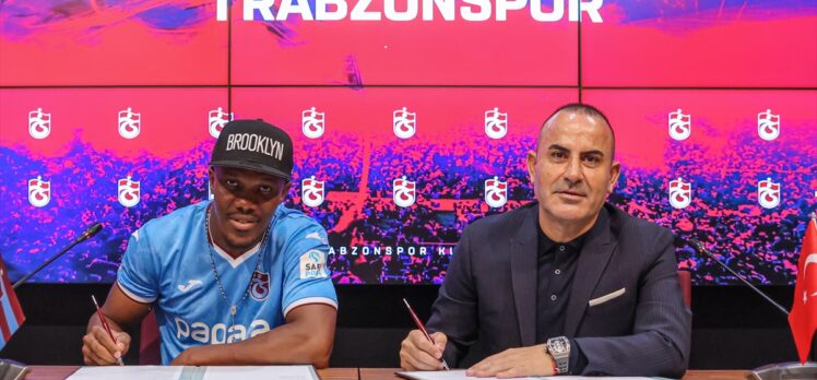 Trabzonspor, yeni transfer Nwakaeme için imza töreni düzenledi