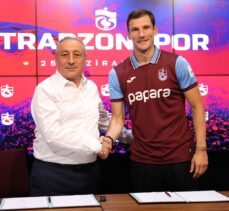 Trabzonspor, yeni transferleri Barisic ve Lundstram için imza töreni düzenledi