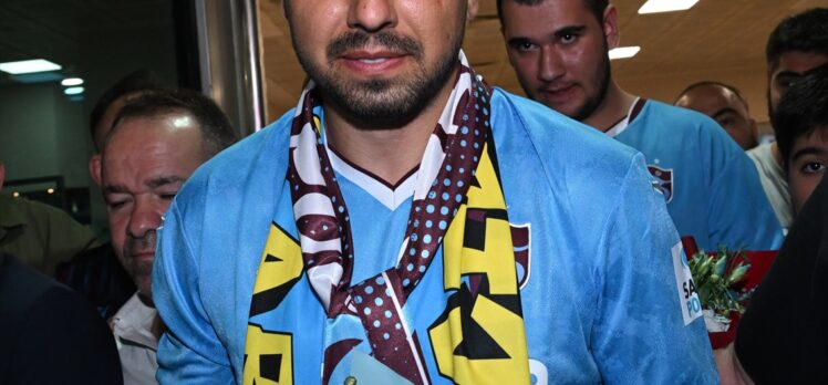 Trabzonspor'un transfer görüşmelerine başladığı Ozan Tufan, Trabzon'a geldi