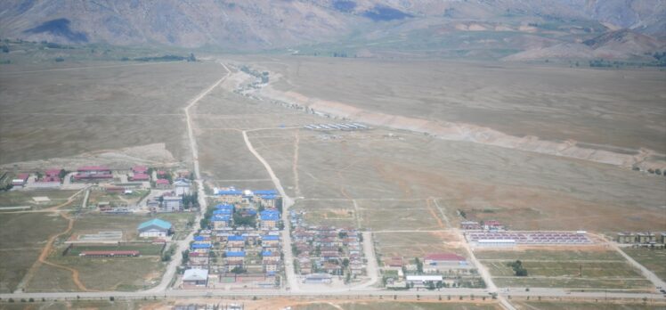 Tunceli Valisi Tekbıyıkoğlu, deprem riskine karşı kentte yürütülen çalışmaları inceledi: