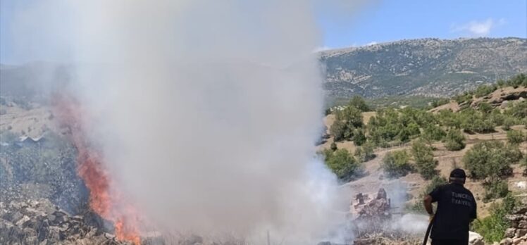 Tunceli'de otluk alanlarda çıkan yangınlar söndürüldü