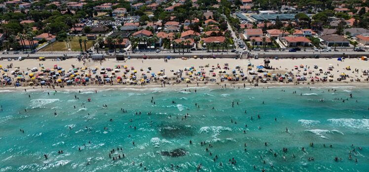 Turizm merkezi Çeşme'de yoğunluk yaşanıyor