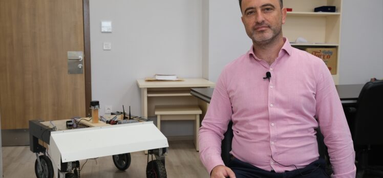 Üniversite öğrencileri yabani otla ilaçsız mücadele için yapay zekalı otonom robot geliştirdi