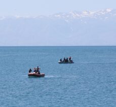 Van Gölü'nde kaybolan genci arama çalışmaları üçüncü gününde sürüyor