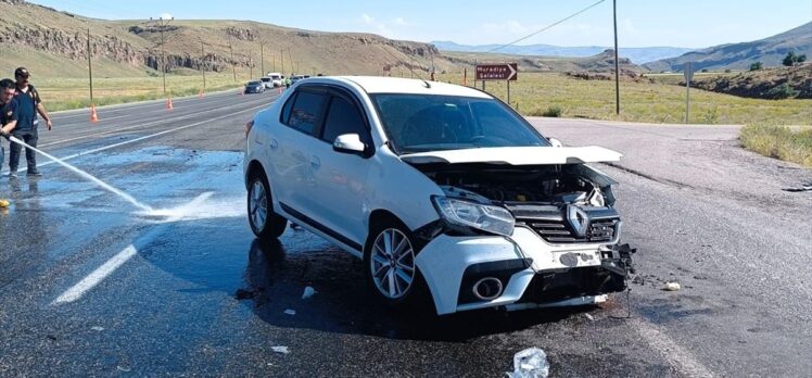 Van'da iki trafik kazasında 1 çocuk öldü, 16 kişi yaralandı