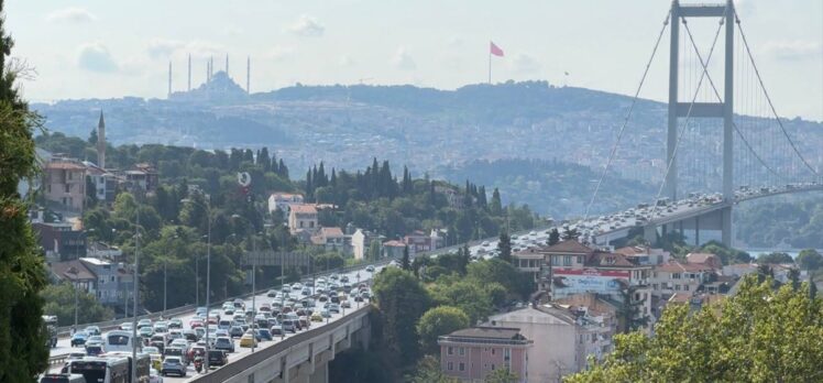 15 Temmuz Şehitler Köprüsü girişindeki kazada motosiklet sürücüsü yaralandı