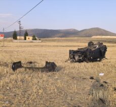 Afyonkarahisar'da şarampole devrilen otomobildeki 1 kişi öldü, 1 kişi yaralandı