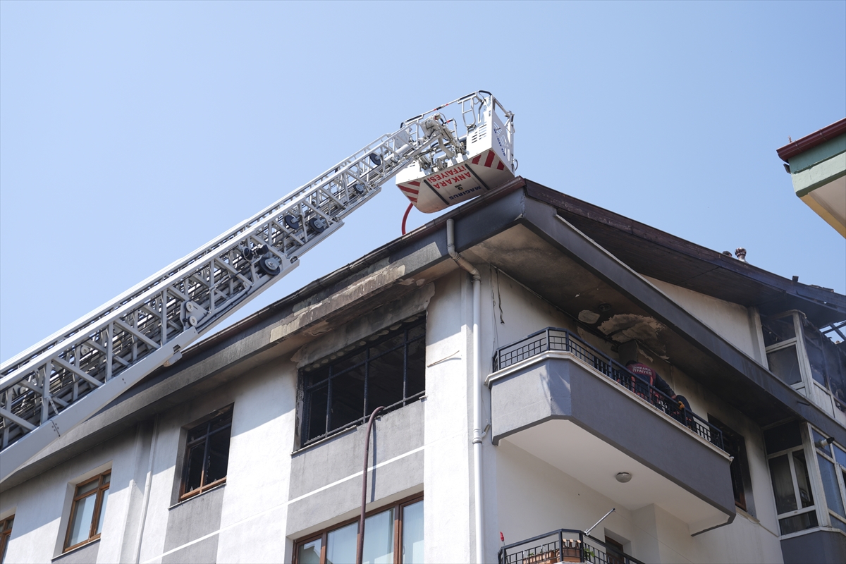 Ankara'da bir binada çıkan yangında mahsur kalan çocuğu itfaiye kurtardı
