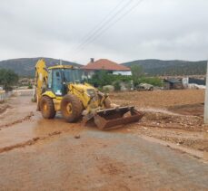 Antalya'da sağanak ve fırtına etkili oldu