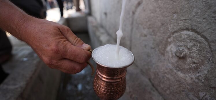 Atatürk'ün Düzce'ye gelişinin 90. yıl dönümünde köy çeşmesinden ayran akıtıldı