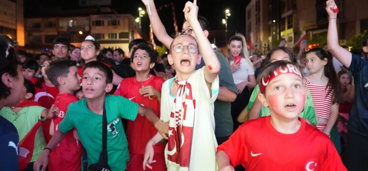 A Milli Futbol Takımı'nın Avusturya galibiyeti İstanbul'da coşkuyla kutlandı