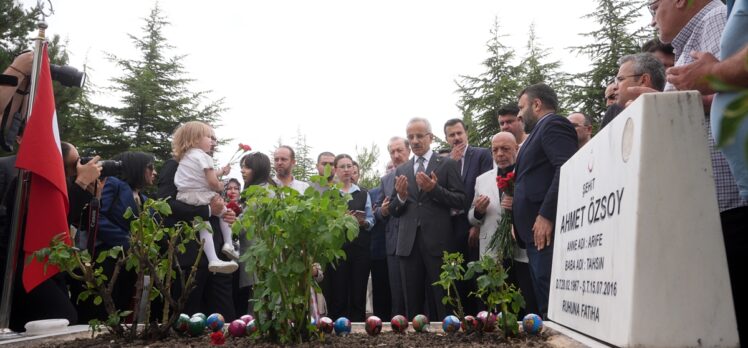 Bakan Uraloğlu, 15 Temmuz şehidi Ahmet Özsoy için düzenlenen anma törenine katıldı: