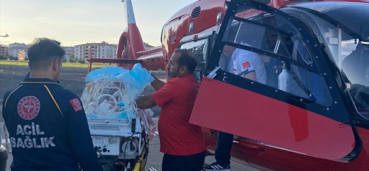 Bingöl'de ambulans helikopter bir günlük bebek için havalandı