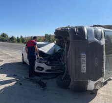 Bingöl'de kamyonet ile otomobilin çarpışması sonucu 5 kişi yaralandı