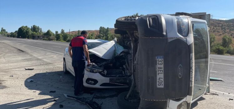 Bingöl'de kamyonet ile otomobilin çarpışması sonucu 5 kişi yaralandı