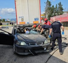 Bursa'da park halindeki tıra çarpan otomobildeki 2 kişi öldü