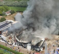 Bursa'da soğuk hava deposunda çıkan yangın hasara neden oldu