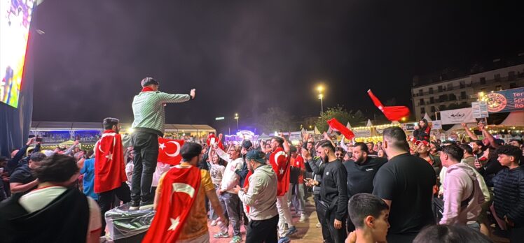 Cenevre'deki Türkler, A Milli Futbol Takımı'nın EURO 2024'te çeyrek finale kalmasını kutladı