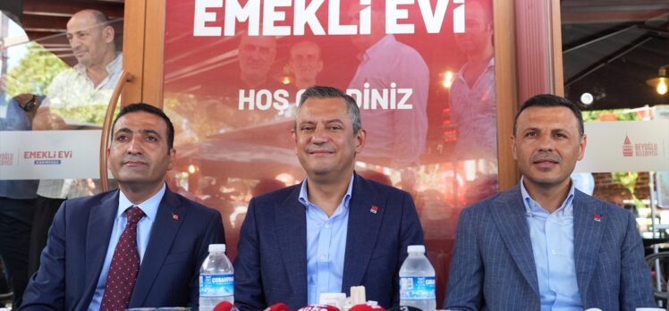 CHP Genel Başkanı Özel, Beyoğlu Emekli Evi'nde konuştu: