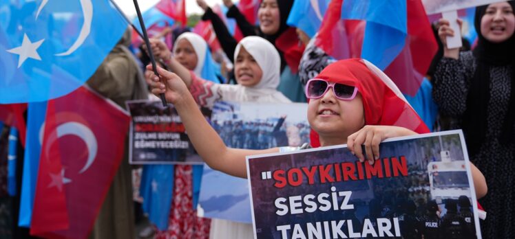 Çin'in İstanbul Başkonsolosluğu önünde Urumçi protestosu