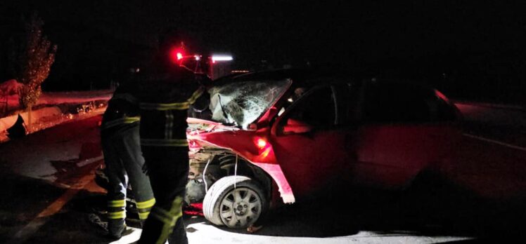 Çorum'da traktörle çarpışan otomobilin sürücüsü yaralandı