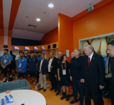 Cumhurbaşkanı Erdoğan, RAMS Başakşehir Kulübü futbolcularını ve teknik ekibi tebrik etti