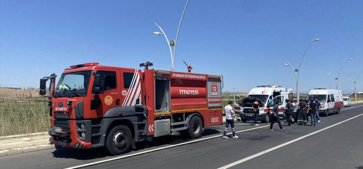 Diyarbakır'da seyir halindeki ambulansta çıkan yangın söndürüldü