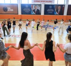 Edirne'deki yaz kampına katılan Balkanlar'da yaşayan öğrencilerden Edirne Valiliğine teşekkür