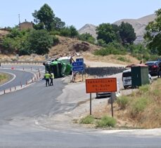 Elazığ'da devrilen kömür yüklü tırın sürücüsü yaralandı