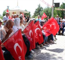 Emekli astsubaylardan şehit Ömer Halisdemir'in mezarına ziyaret