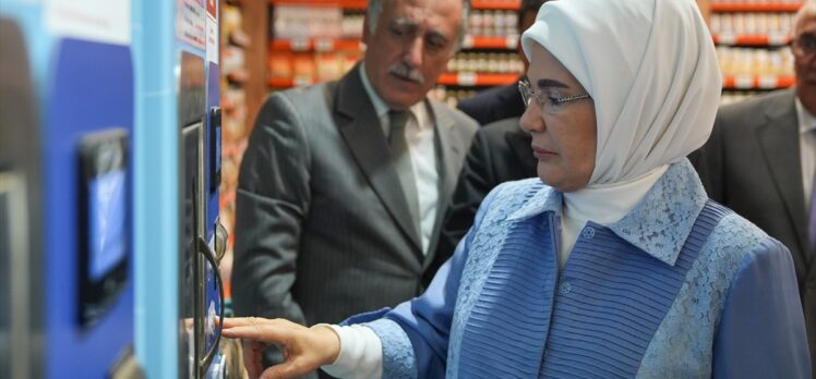 Emine Erdoğan, atıksız alışverişi teşvik eden marketi ziyaret etti