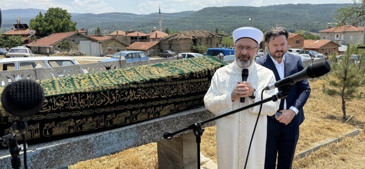 Erbaş, vefat eden özel kalem müdürünün dedesinin cenaze namazını kıldırdı